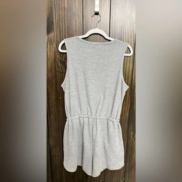 Gray Sleeveless Romper - Picture 4 of 8